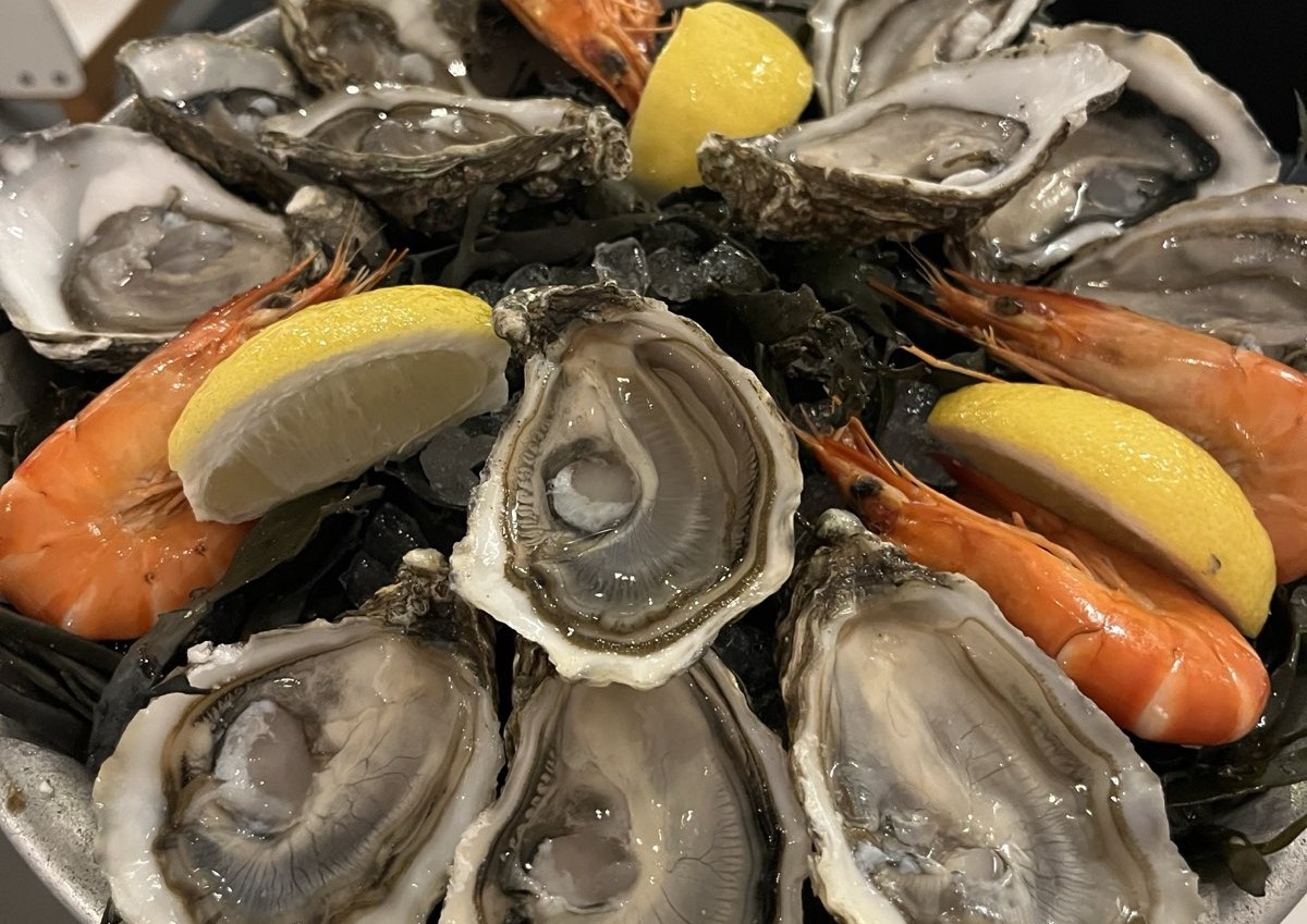 platter of oysters